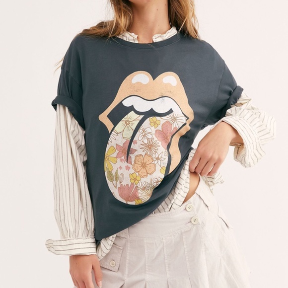 Free People Tops - Free People Stones flower tongue Short Sleeve